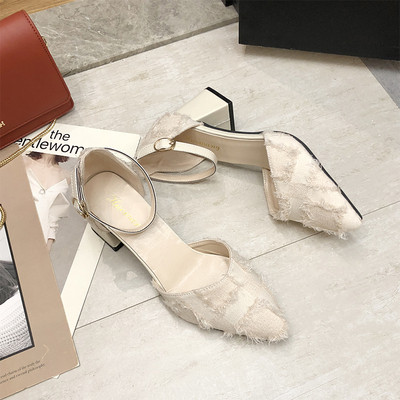 Modern női cipő vastag sarkú fehér és fekete színben