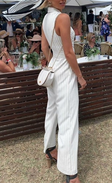 Stílusos női jumpsuit V-nyakkal és övvel, három színben