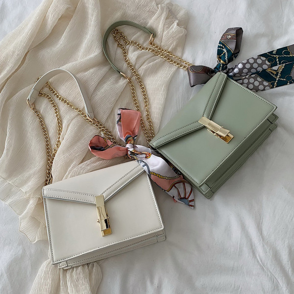 Öko bőrből készült modern női táska négy színben, fém rögzítéssel