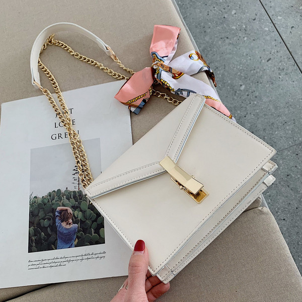 Öko bőrből készült modern női táska négy színben, fém rögzítéssel