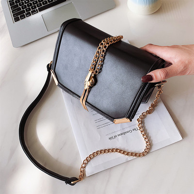 Geanta de dama moderna din piele ecologica in patru culori cu elemente metalice 3D si lant metalic