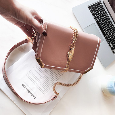 Geanta de dama moderna din piele ecologica in patru culori cu elemente metalice 3D si lant metalic