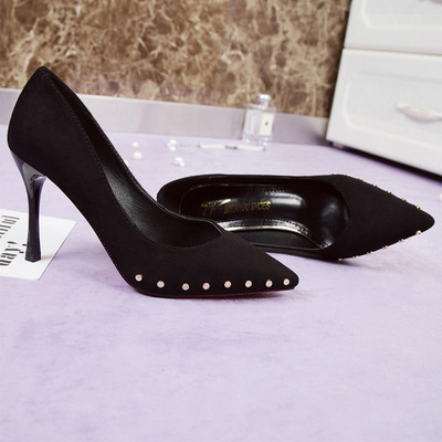 Κομψά γυναικεία παπούτσια με λεπτό ψηλό τακόυνια σε δύο χρώματα