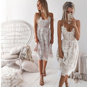 Κομψό γυναικείο φόρεμα με λεπτούς ιμάντες σε λευκό και μαύρο χρώμα