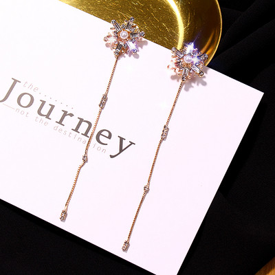 Hosszú női fülbevaló arany színű kövekkel