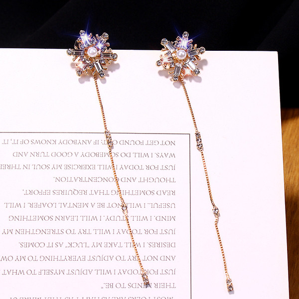 Hosszú női fülbevaló arany színű kövekkel