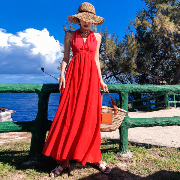 Modern hosszú női ruha csupasz háttal, piros színben