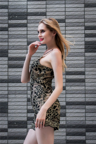 Κομψά γυναικεία σορτς με δαντέλα και λεπτές λωρίδες σε τρία χρώματα