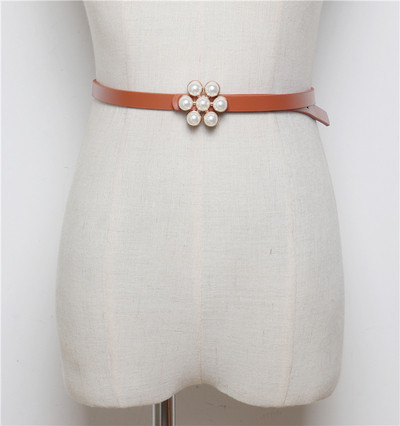 Λεπτή γυναικεία ζώνη δερμάτινη  με πόρπη με πέρες σε διάφορα χρώματα