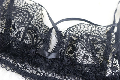 Γυναικείο σύνολο εσώρουχων σε κόκκινο και μαύρο χρώμα