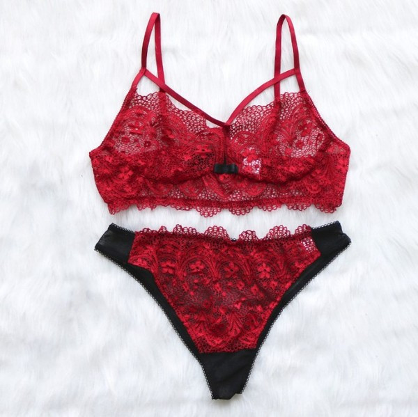 Γυναικείο σύνολο εσώρουχων σε κόκκινο και μαύρο χρώμα
