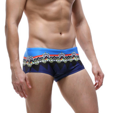 Modern férfi fürdőruha többféle modellben