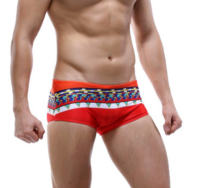 Modern férfi fürdőruha többféle modellben