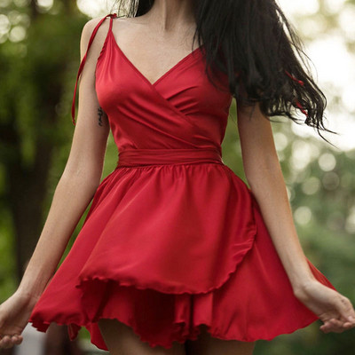 Μοντέρνα γυναικείο φορεμα  σε κόκκινο και μαύρο χρώμα
