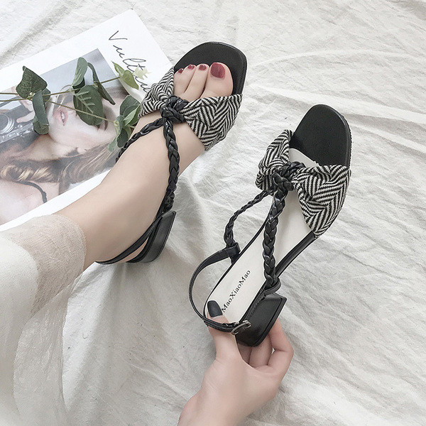 Модерни дамски сандали с панделка в черен и червен цвят