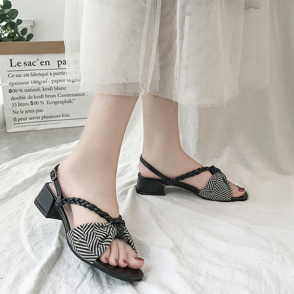 Модерни дамски сандали с панделка в черен и червен цвят