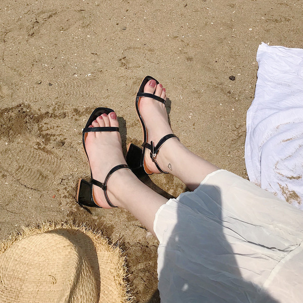 Alkalmi női szandál sarokkal, három színben