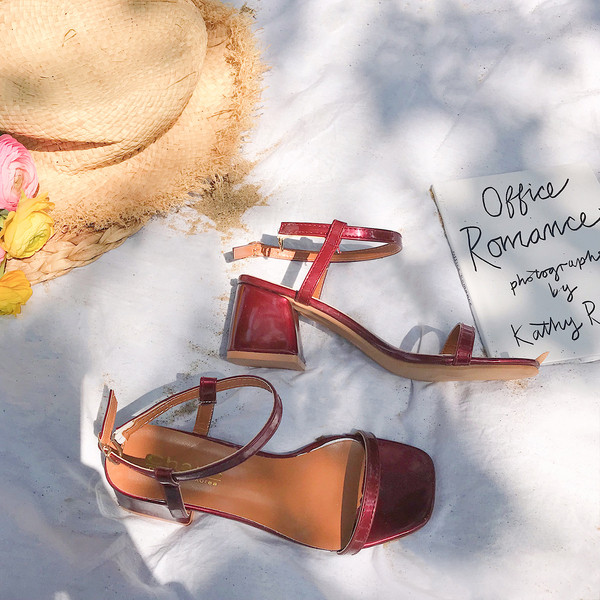 Alkalmi női szandál sarokkal, három színben