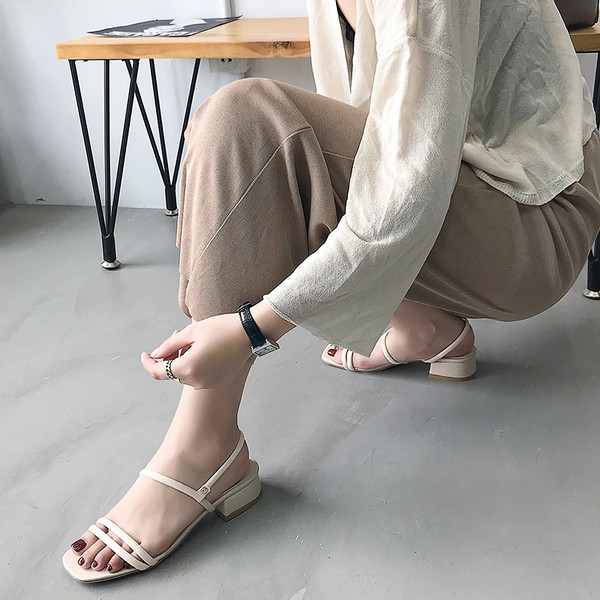 Női topikus szandál három színben, sarokkal