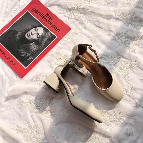 Női aktuális, kerek sarkú szandál három színben