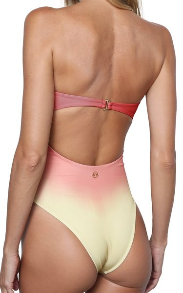 Egy egész fürdőruha, nyakkendőkkel lefolyó színben