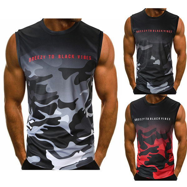 Ανδρικό μπλουζάκι με σχέδια καμουφλάζ και επιγραφή σε διάφορα χρώματα
