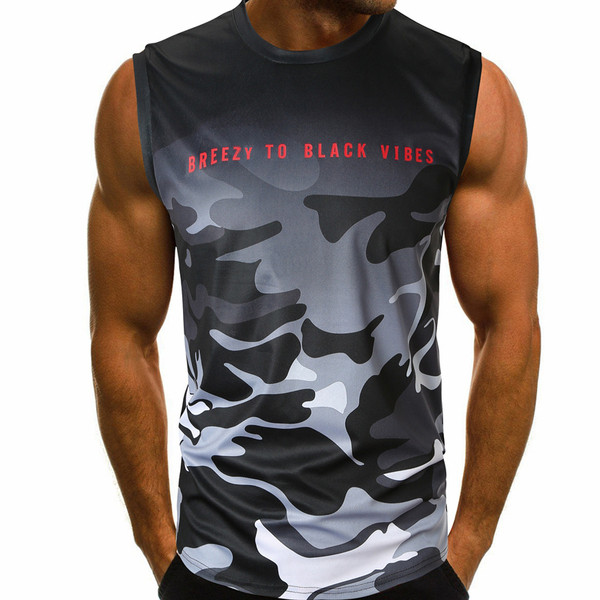 Ανδρικό μπλουζάκι με σχέδια καμουφλάζ και επιγραφή σε διάφορα χρώματα