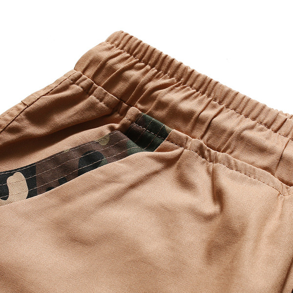 Modern rövidnadrág terepszínű motívumokkal, két színben