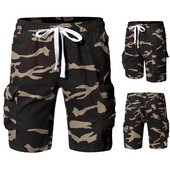 Alkalmi férfi rövidnadrág oldalzsebekkel, terepszínű mintával