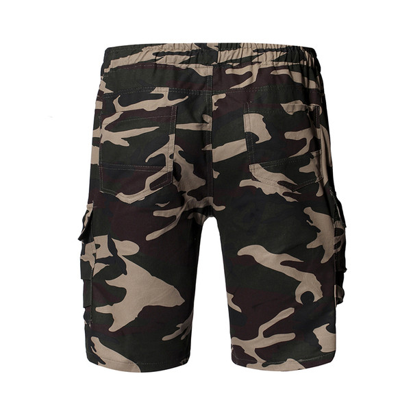 Alkalmi férfi rövidnadrág oldalzsebekkel, terepszínű mintával
