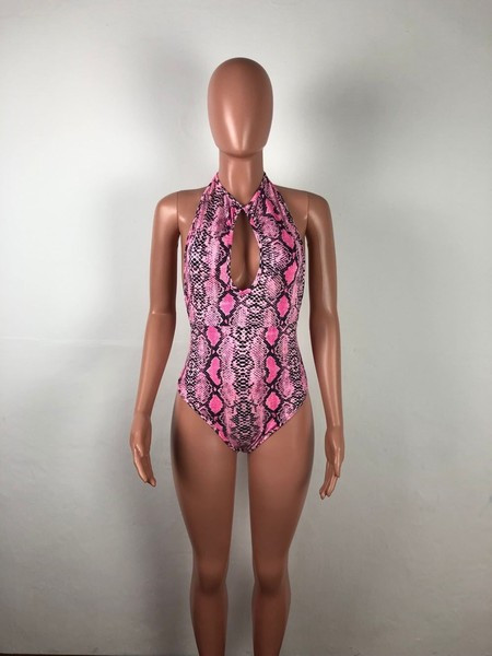 Μοντέρνο γυναικέιο ολόσωμο  μαγιό με περικοπές και δεξιά σε διάφορα χρώματα