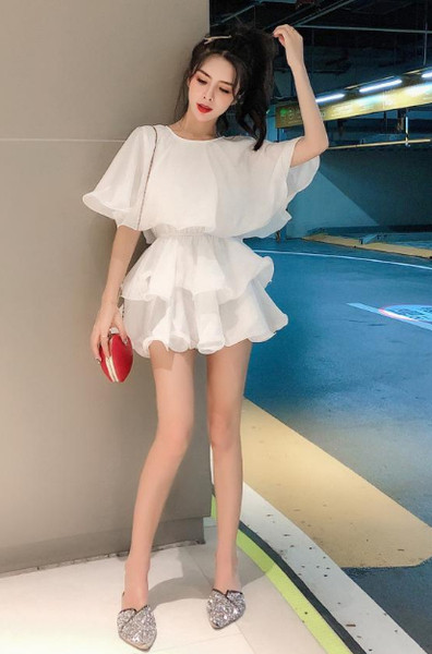 Modern női ruha modell fehér, kék és sárga színben