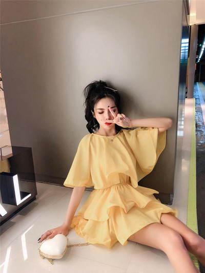 Modern női ruha modell fehér, kék és sárga színben