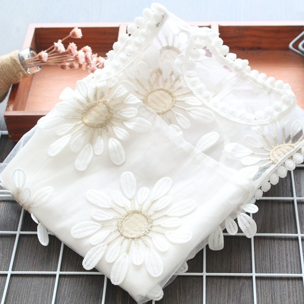 3D elemekkel díszített fehér gyerekruha lányoknak