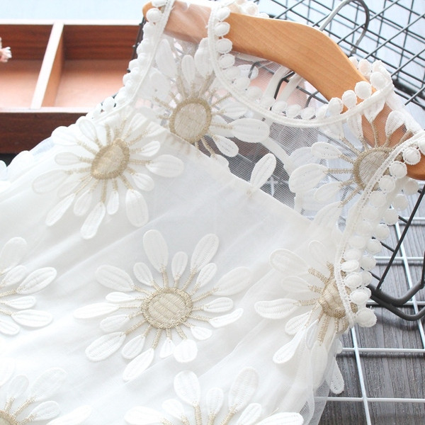 3D elemekkel díszített fehér gyerekruha lányoknak