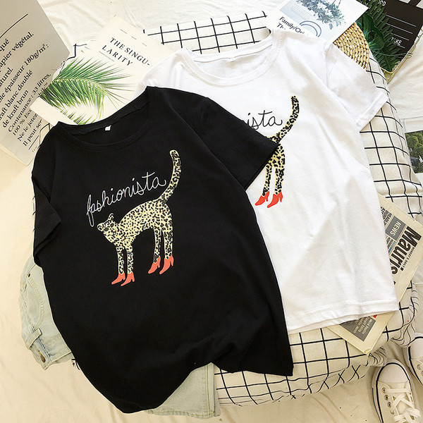 Μοντέρνο  γυναικείο μπλουζάκι σε μαύρο και άσπρο με εφαρμογές