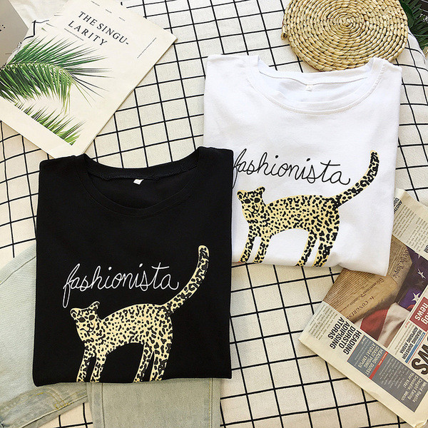 Μοντέρνο  γυναικείο μπλουζάκι σε μαύρο και άσπρο με εφαρμογές