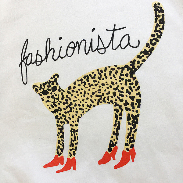 Μοντέρνο  γυναικείο μπλουζάκι σε μαύρο και άσπρο με εφαρμογές