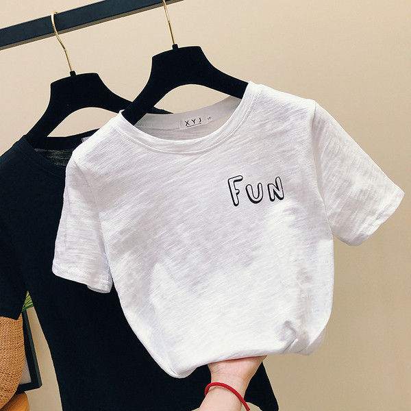 Γυναικεία μπλούζα σε δύο χρώματα με εφαρμογή και επιγραφές