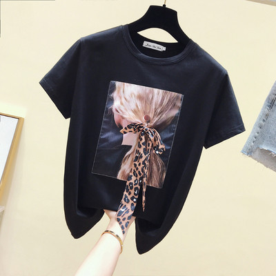 Modern női póló fekete-fehér színben, rátéttel