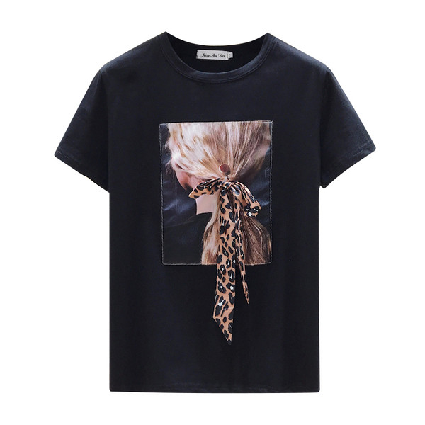 Modern női póló fekete-fehér színben, rátéttel