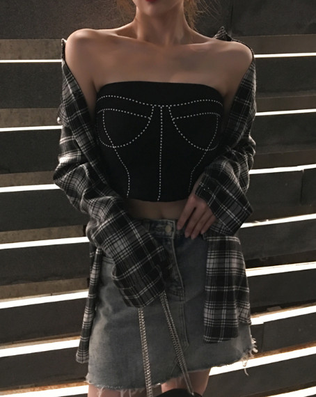 Modern női mellszoba fekete színben, díszítéssel