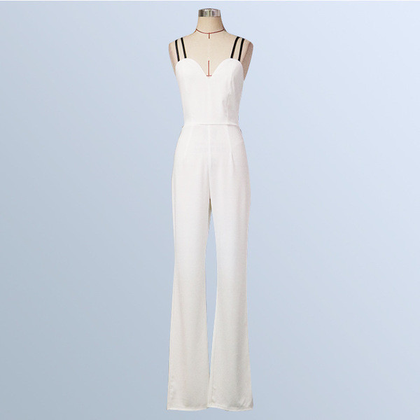Stílusos női overall fehér és vékony pánttal
