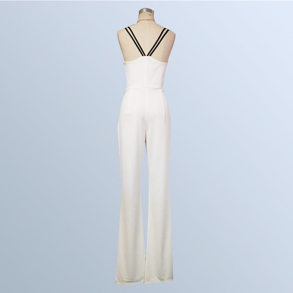 Stílusos női overall fehér és vékony pánttal
