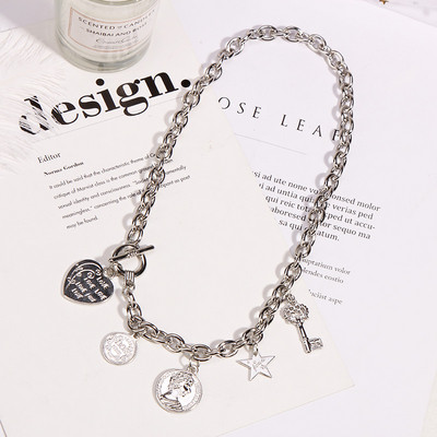 Napi női nyaklánc medálokkal, arany és ezüst színben