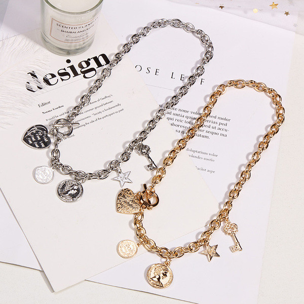 Napi női nyaklánc medálokkal, arany és ezüst színben