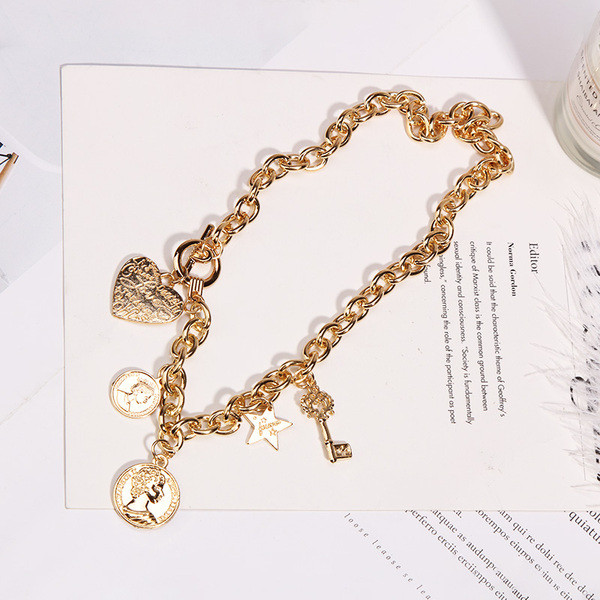 Napi női nyaklánc medálokkal, arany és ezüst színben