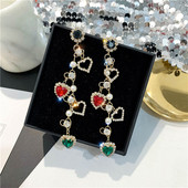 Női hosszú fülbevaló színes kövekkel