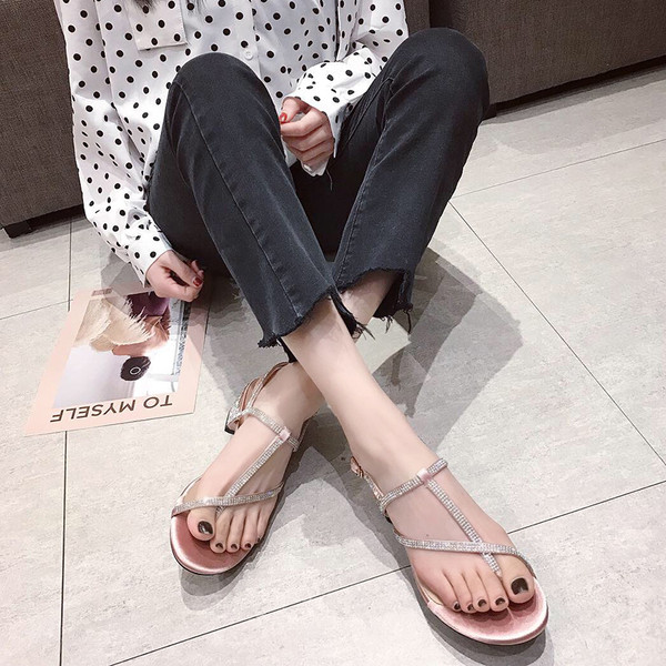 Актуални дамски сандали в два цвята с декоративни камъни