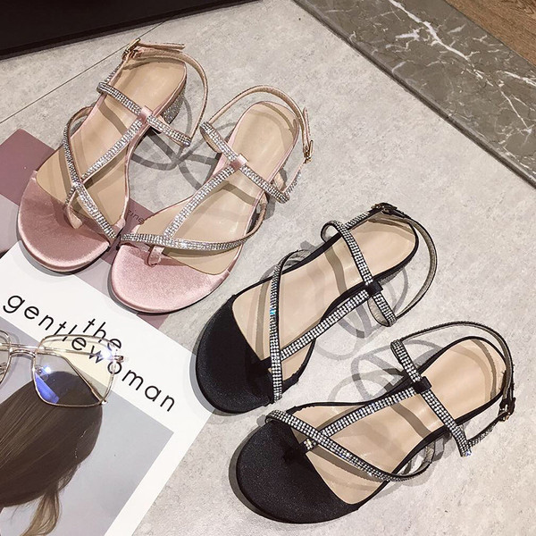 Актуални дамски сандали в два цвята с декоративни камъни